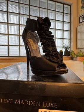 Steve Madden Black Ruffle Peep-Toe Stiletto Heels